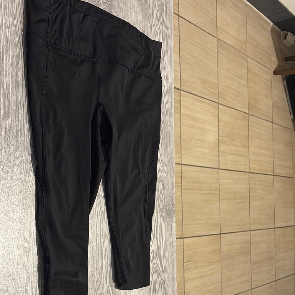 Athleta black cropped Leggings